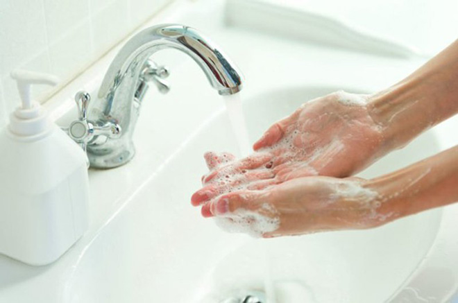Rửa tay thường xuyên bằng xà phòng
