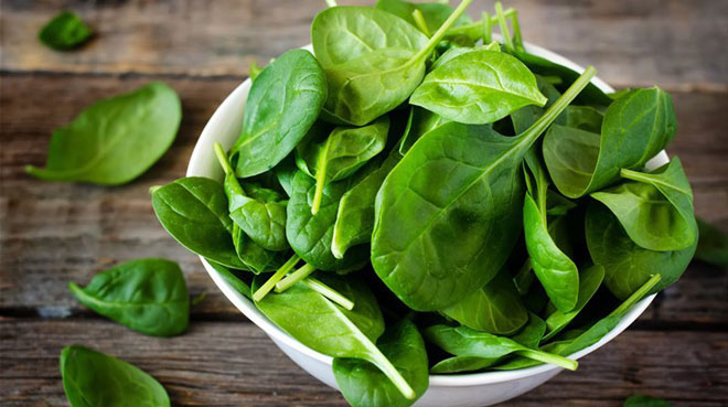 ung thư tuyến giáp nên ăn rau xanh lá