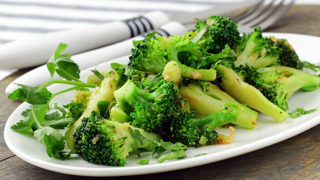 Bông cải xanh xào tỏi tốt cho bệnh tiểu đường