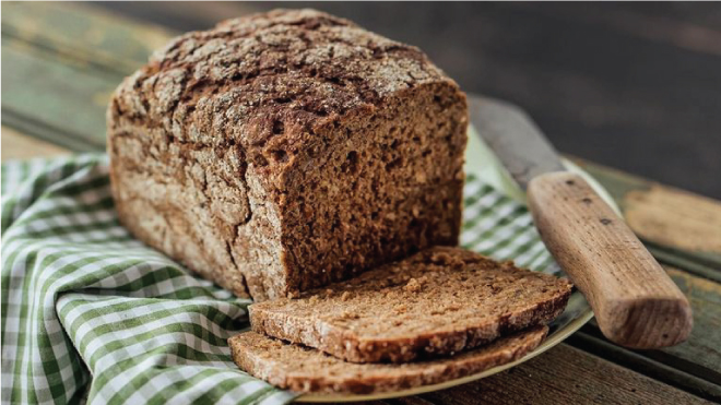 Bánh mì được làm từ ngũ cốc nguyên hạt chứa nhiều chất xơ