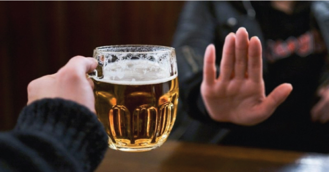 Các chất kích thích như rượu bia không tốt cho sức khỏe người bệnh tuyến giáp