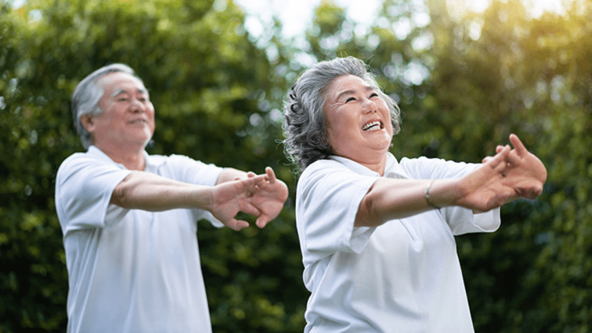 Người cao tuổi nên kết hợp luyện tập thể dục để điều trị cũng như hạn chế tình trạng táo bón