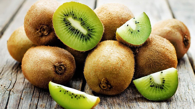 Kiwi chứa nhiều vitamin C, E tốt cho sức khỏe và ổn định huyết áp hiệu quả 