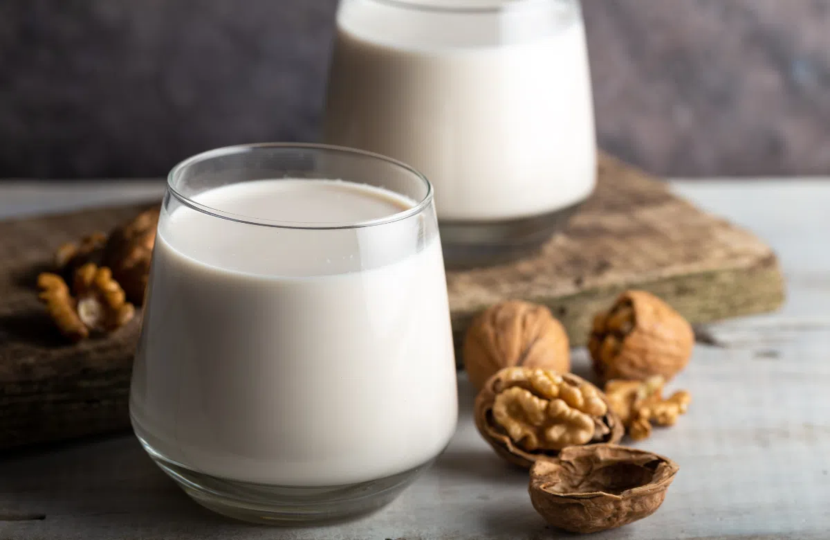 Sữa óc chó có vị béo ngậy, thơm ngon và rất lý tưởng để sử dụng cho người bị gãy xương  