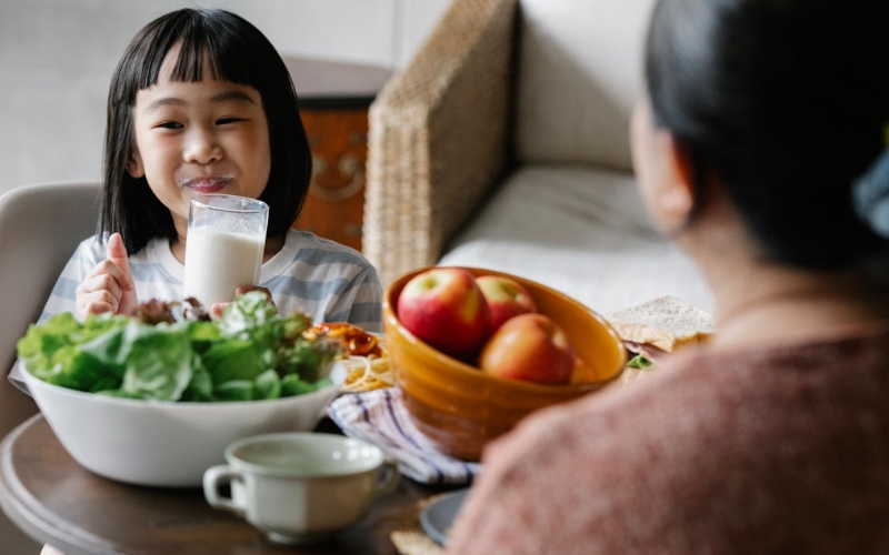 giúp bé tăng cân sau ốm