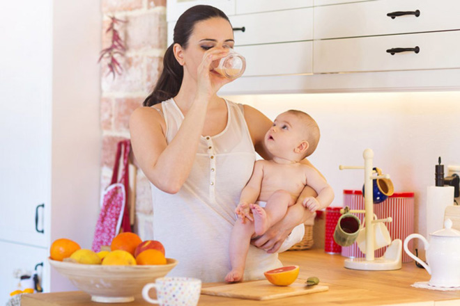 Mẹ cần bổ sung dinh dưỡng cho cơ thể 