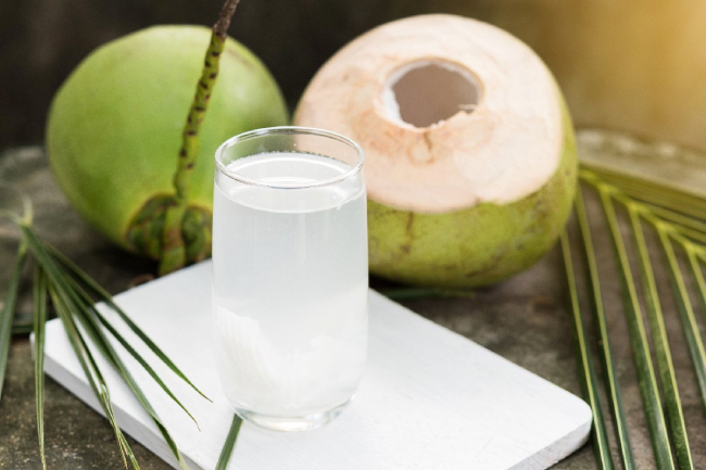 Chuyên gia giải đáp: Tiểu đường thai kỳ uống nước dừa được không?