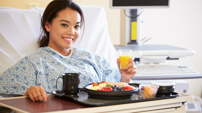 Sau phẫu thuật bao lâu thì được ăn? Dinh dưỡng cho người sau phẫu thuật