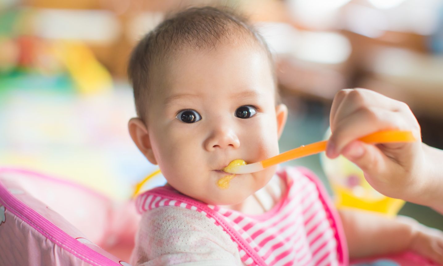 trẻ bị đầy bụng khó tiêu​