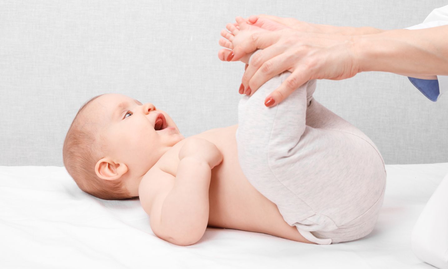 trẻ bị đầy bụng khó tiêu​