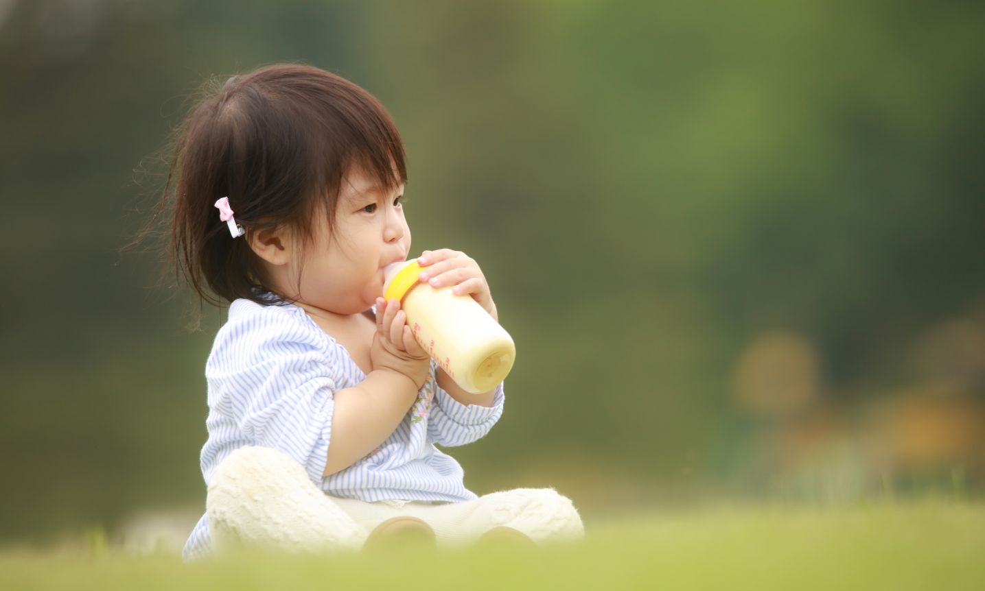 trẻ bị đầy bụng khó tiêu​