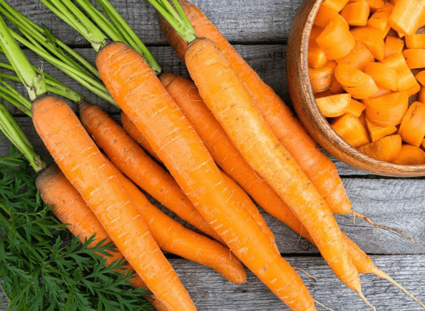 2-ca-rot Người già bị táo bón nên bổ sung cà rốt vào chế độ ăn uống để cải thiện hệ tiêu hóa