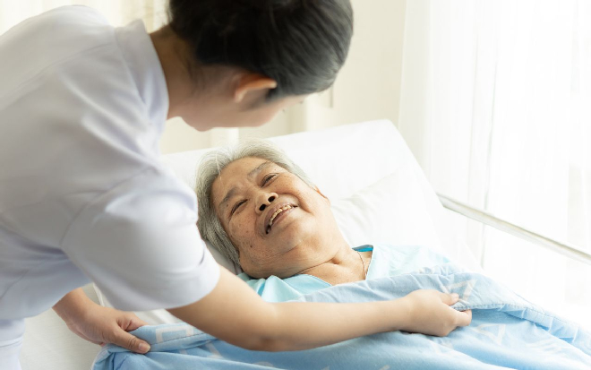 ban-cung-can-tim-hieu-nhung-luu-y-quan-trong Ngoài chế độ ăn uống phù hợp, bạn cũng cần tìm hiểu những lưu ý quan trọng khi chăm sóc người bị đột quỵ