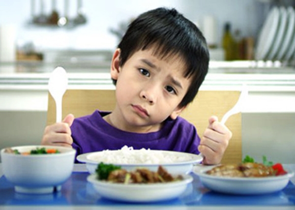 Dấu hiệu nhận biết trẻ biếng ăn