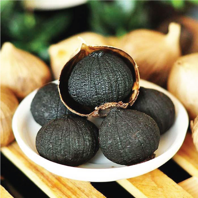 Người già có nên ăn tỏi đen không? Hướng dẫn cách ăn khoa học