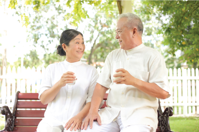 Người già uống sữa đậu nành tốt cho sức khỏe