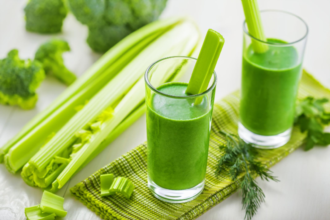 nuoc-ep-can-tay Nước ép cần tây chứa phthalide giúp giảm nguy cơ xơ vữa động mạch, hạn chế đột quỵ