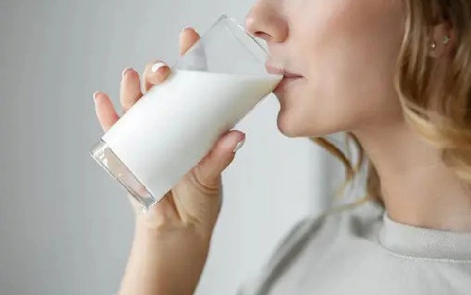 sua-it-beo Sữa ít béo giúp kiểm soát cân nặng, giảm cholesterol xấu, hạ huyết áp - những yếu tố nguy cơ gây đột quỵ