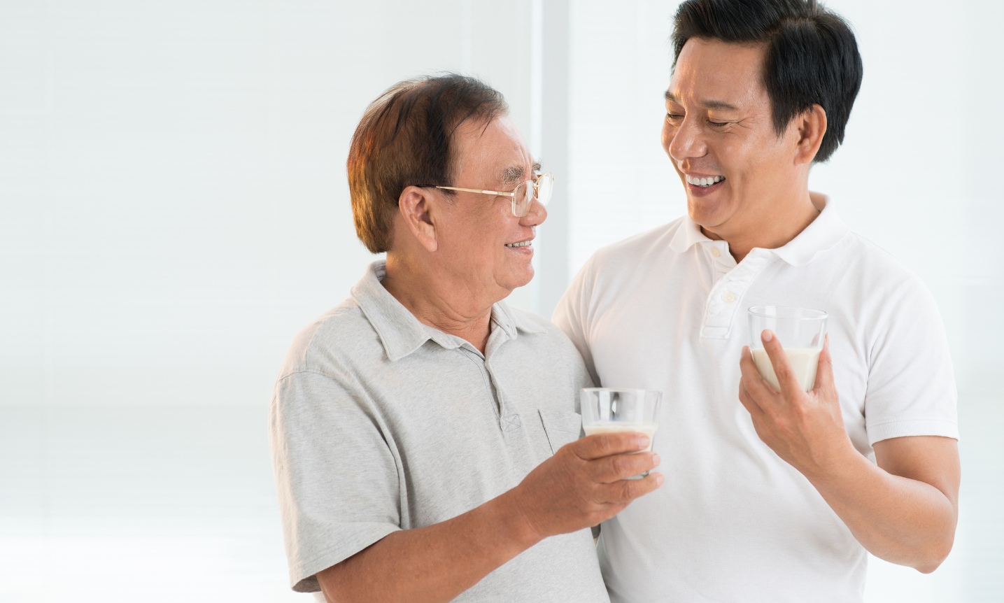 Bổ sung sữa giàu Canxi, Vitamin D3 để tăng cường sức khỏe xương và giảm nguy cơ loãng xương cho người cao tuổi