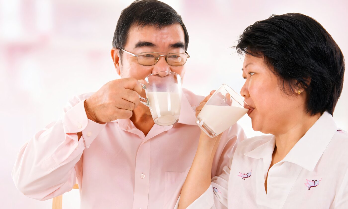 sữa tốt cho xương khớp người trung niên