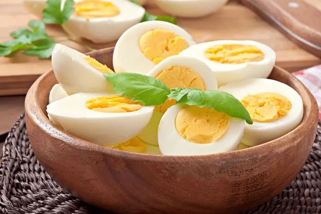trung-chua-nhieu-vitamin-b Người già bị viêm phổi nên ăn trứng