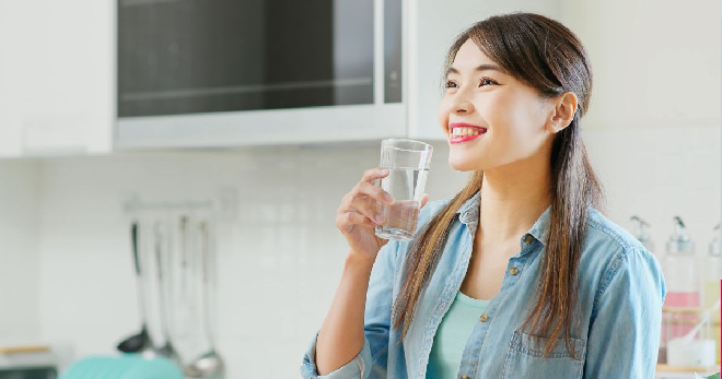 viec-uong-du-nuoc-moi-ngay Việc uống đủ nước mỗi ngày giúp bạn giảm nguy cơ mắc đột quỵ