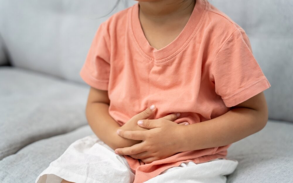 trẻ bị táo bón nên ăn gì