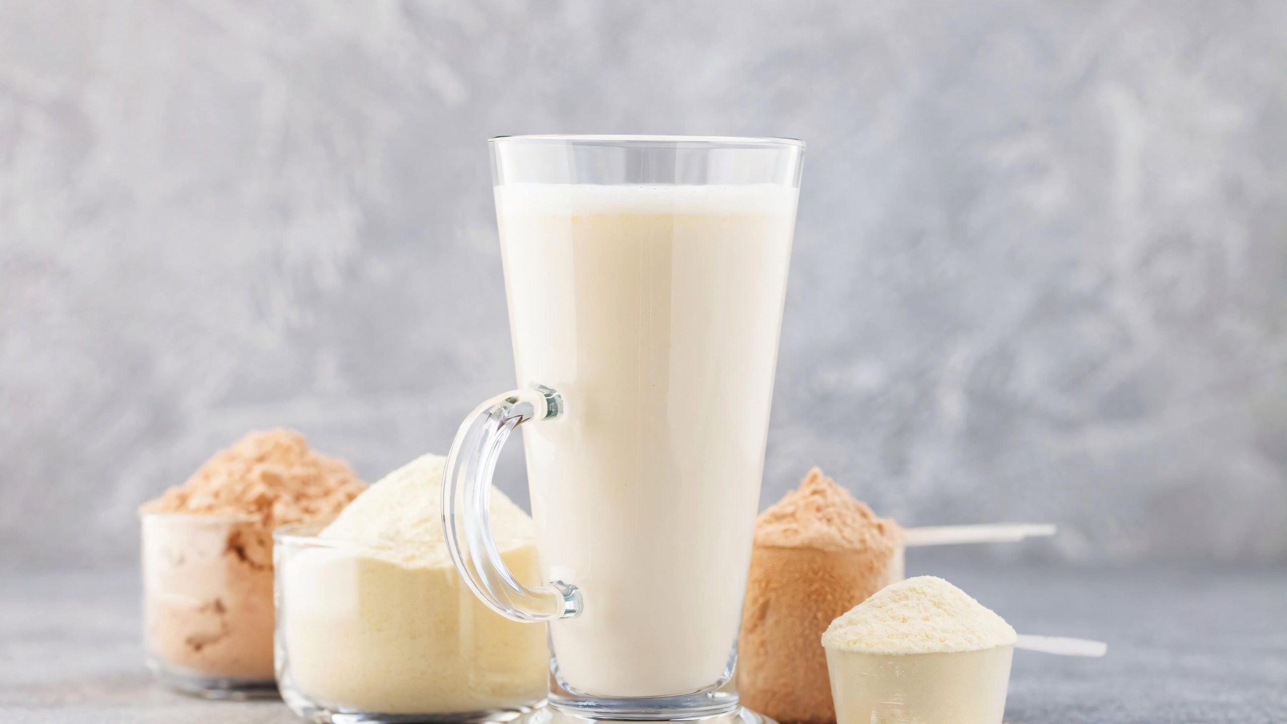 trẻ bị rối loạn tiêu hóa có nên tiếp tục uống sữa