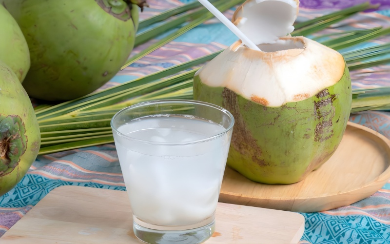 uống nước dừa có tốt cho xương khớp không