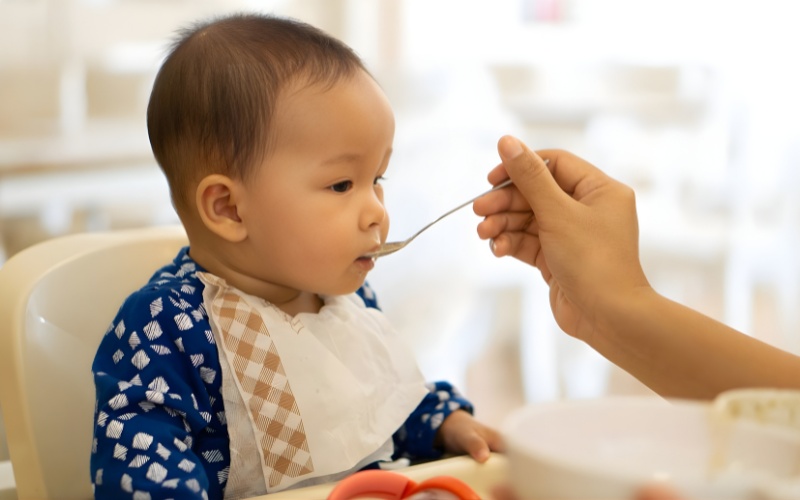 bé 8 tháng chậm tăng cân