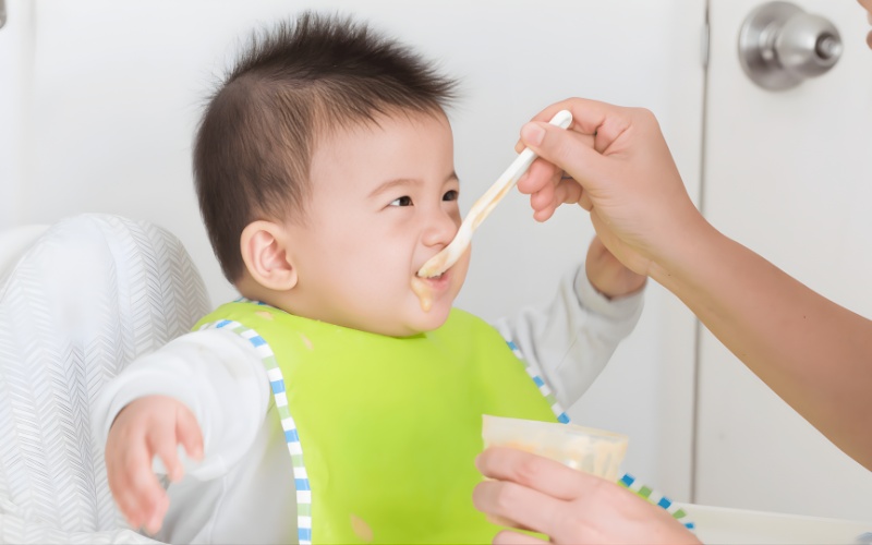 bé 8 tháng chậm tăng cân